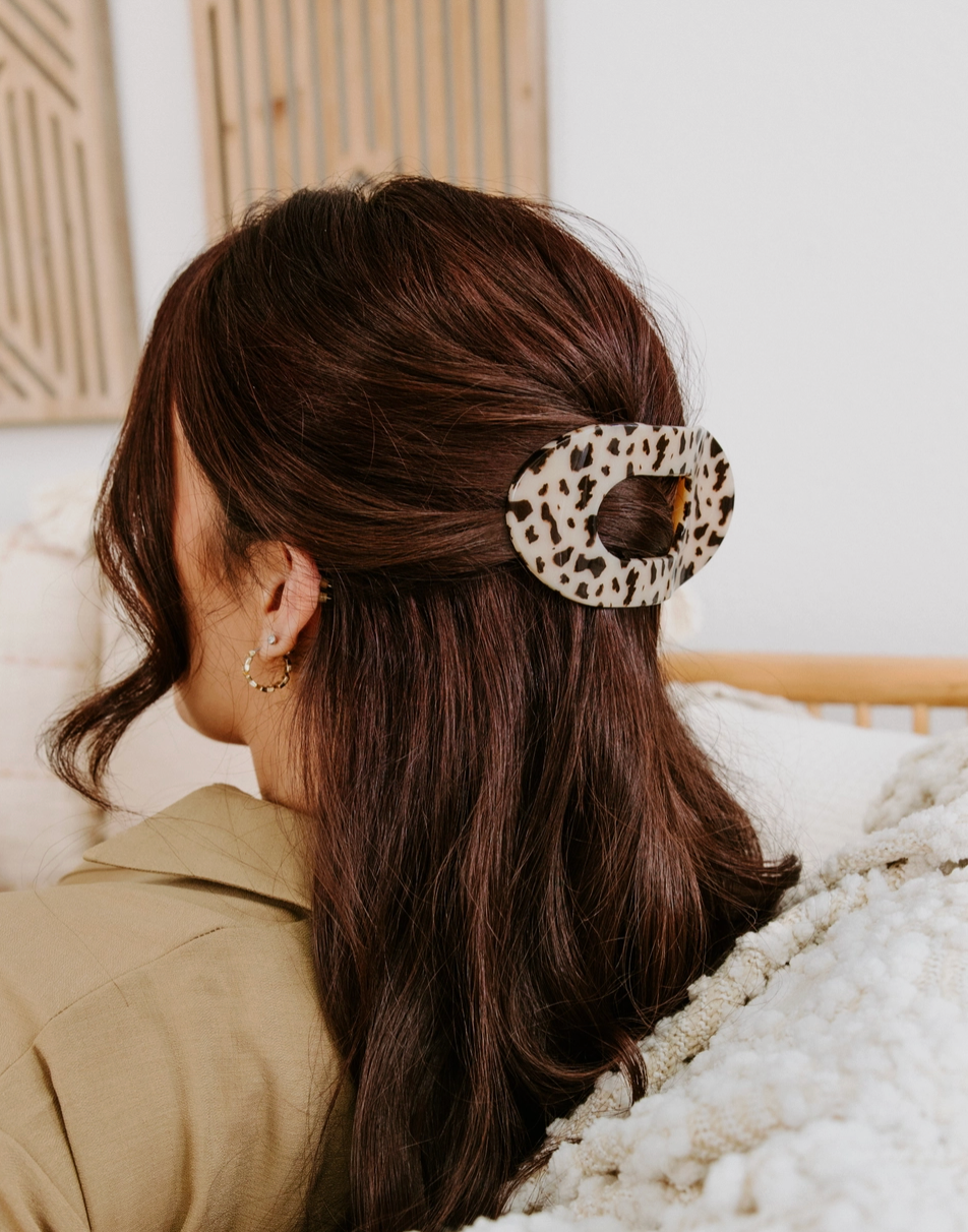 Flat Round Hair Clip - Blonde Tortoise