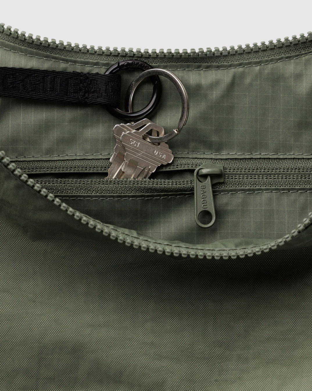 Baggu Medium Nylon Crescent Bag - Caper