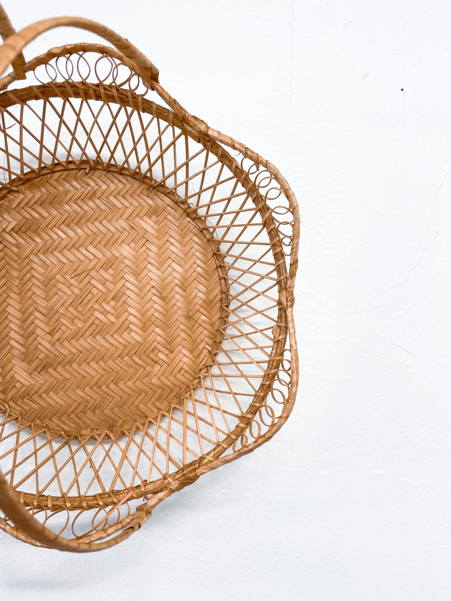 Vintage Scalloped Wicker Catchall Basket